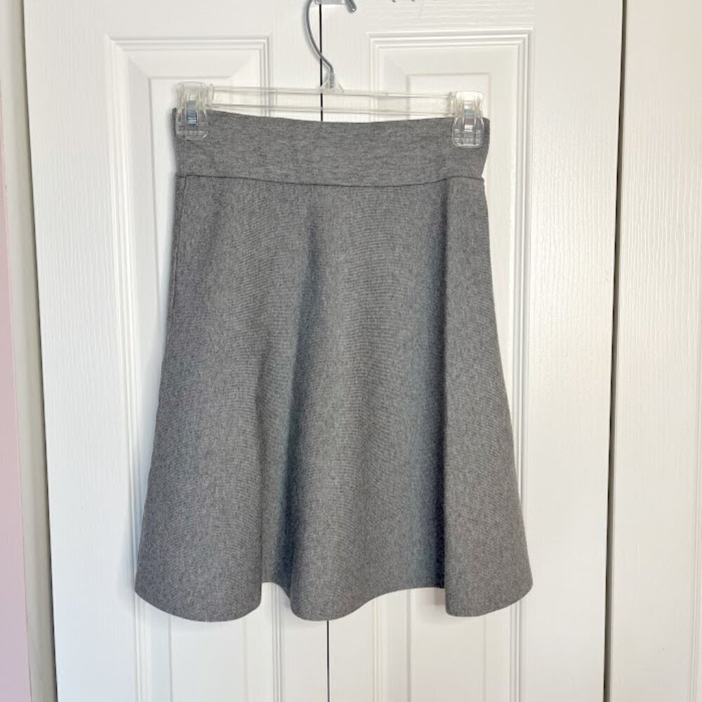 Ann Taylor PETITE Mini Length Knit Stretchy Flare Flowy Pull On Skirt